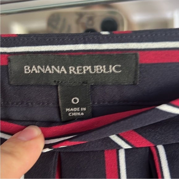 ✨ BANANA REPUBLIC Pleated Stripe Skirt – Size 0 – NWT ✨ - Picture 3 of 4